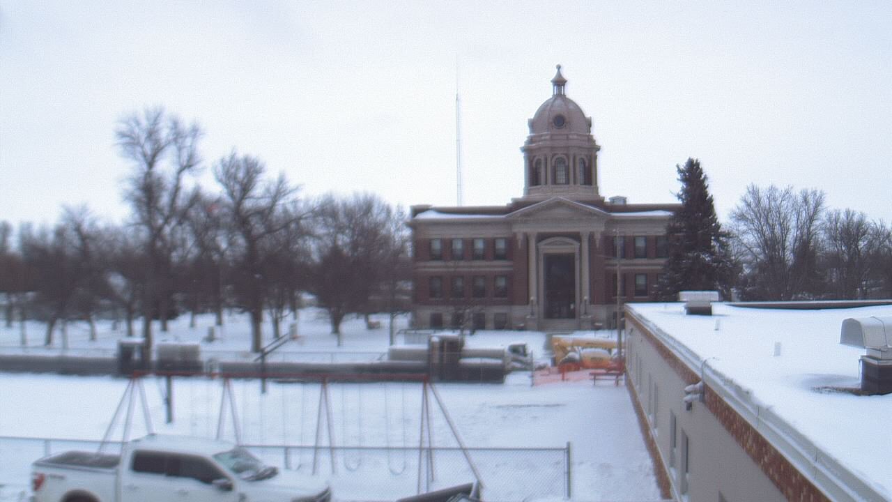 Thumbnail for current weather camera view from Ellendale HS in Ellendale, North Dakota