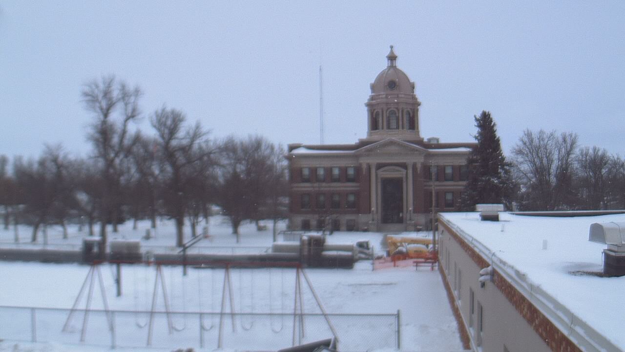 Thumbnail for current weather camera view from Ellendale HS in Ellendale, North Dakota