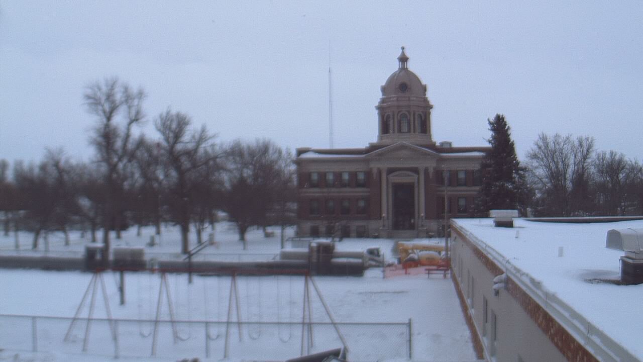 Thumbnail for current weather camera view from Ellendale HS in Ellendale, North Dakota