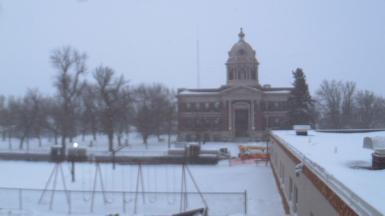 Thumbnail for current weather camera view from Ellendale HS in Ellendale, North Dakota