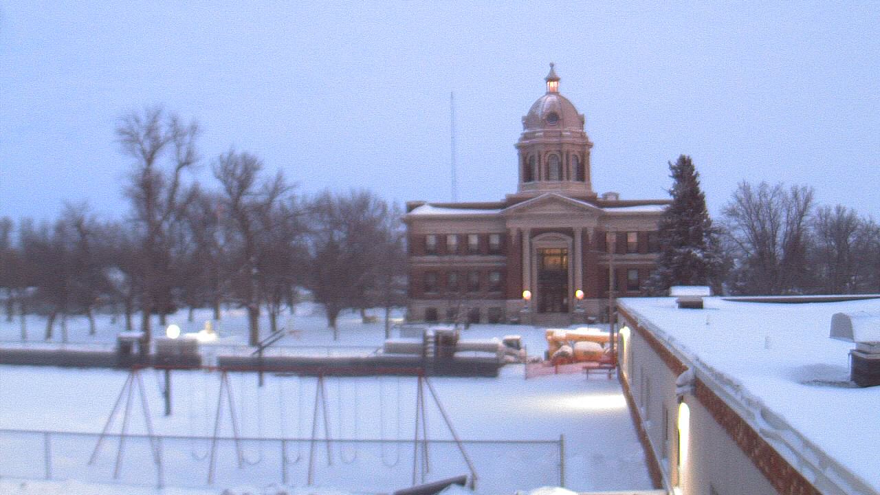 Thumbnail for current weather camera view from Ellendale HS in Ellendale, North Dakota