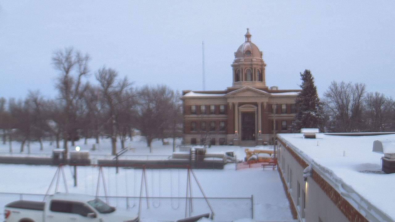 Thumbnail for current weather camera view from Ellendale HS in Ellendale, North Dakota