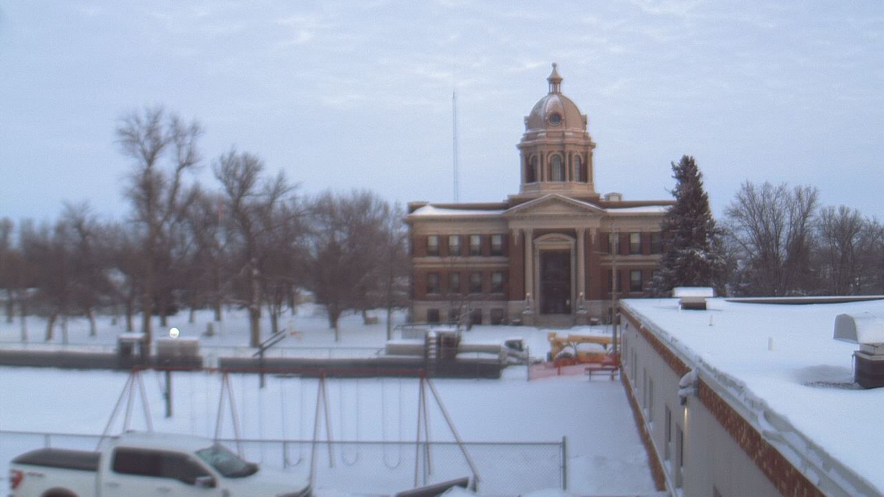 Thumbnail for current weather camera view from Ellendale HS in Ellendale, North Dakota