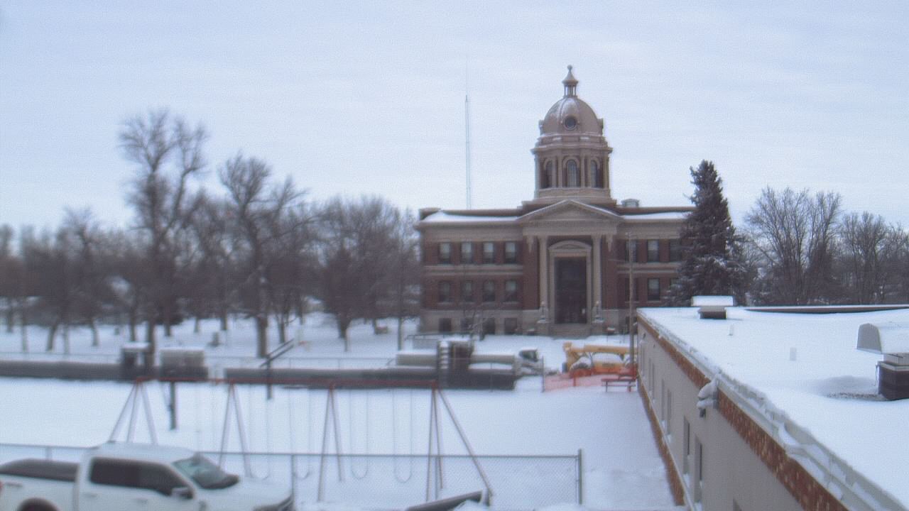 Thumbnail for current weather camera view from Ellendale HS in Ellendale, North Dakota