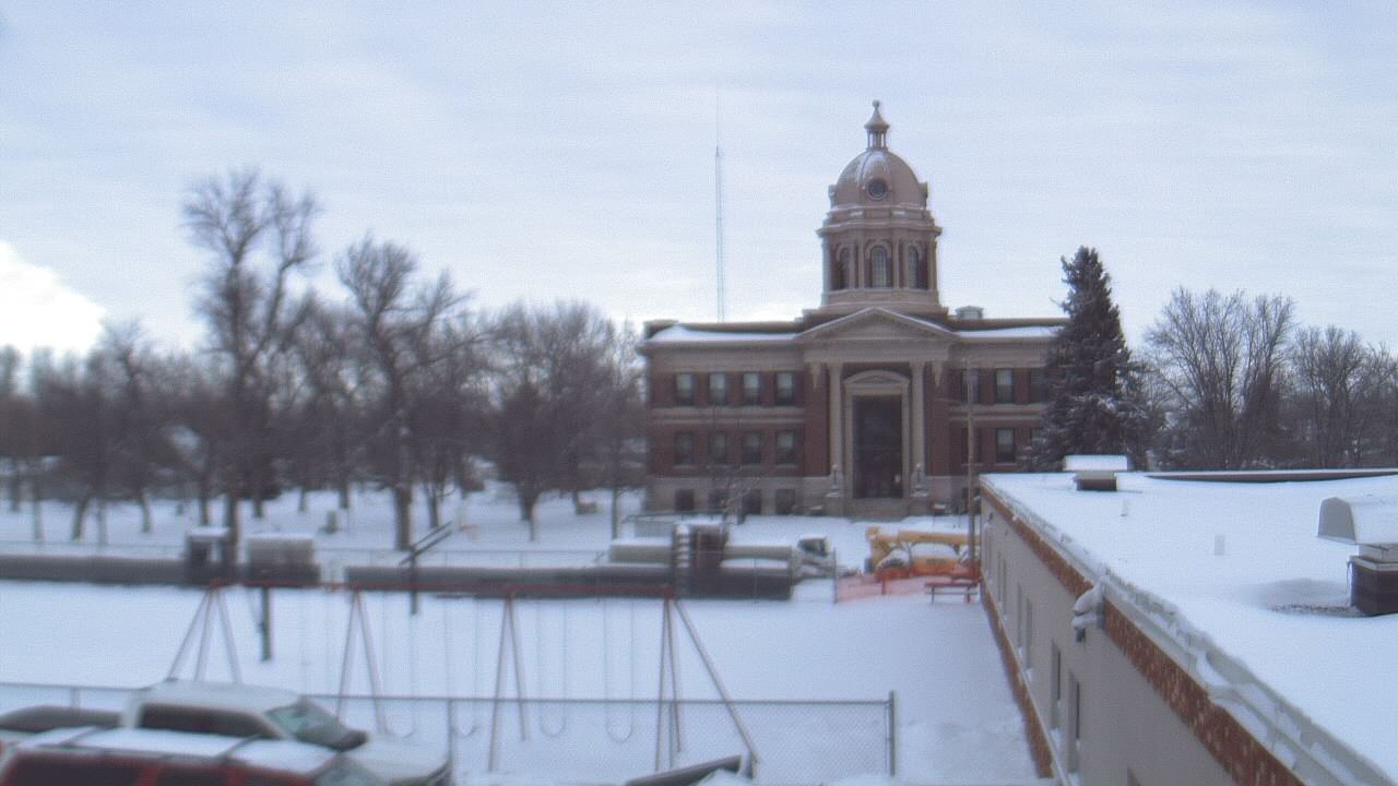 Thumbnail for current weather camera view from Ellendale HS in Ellendale, North Dakota