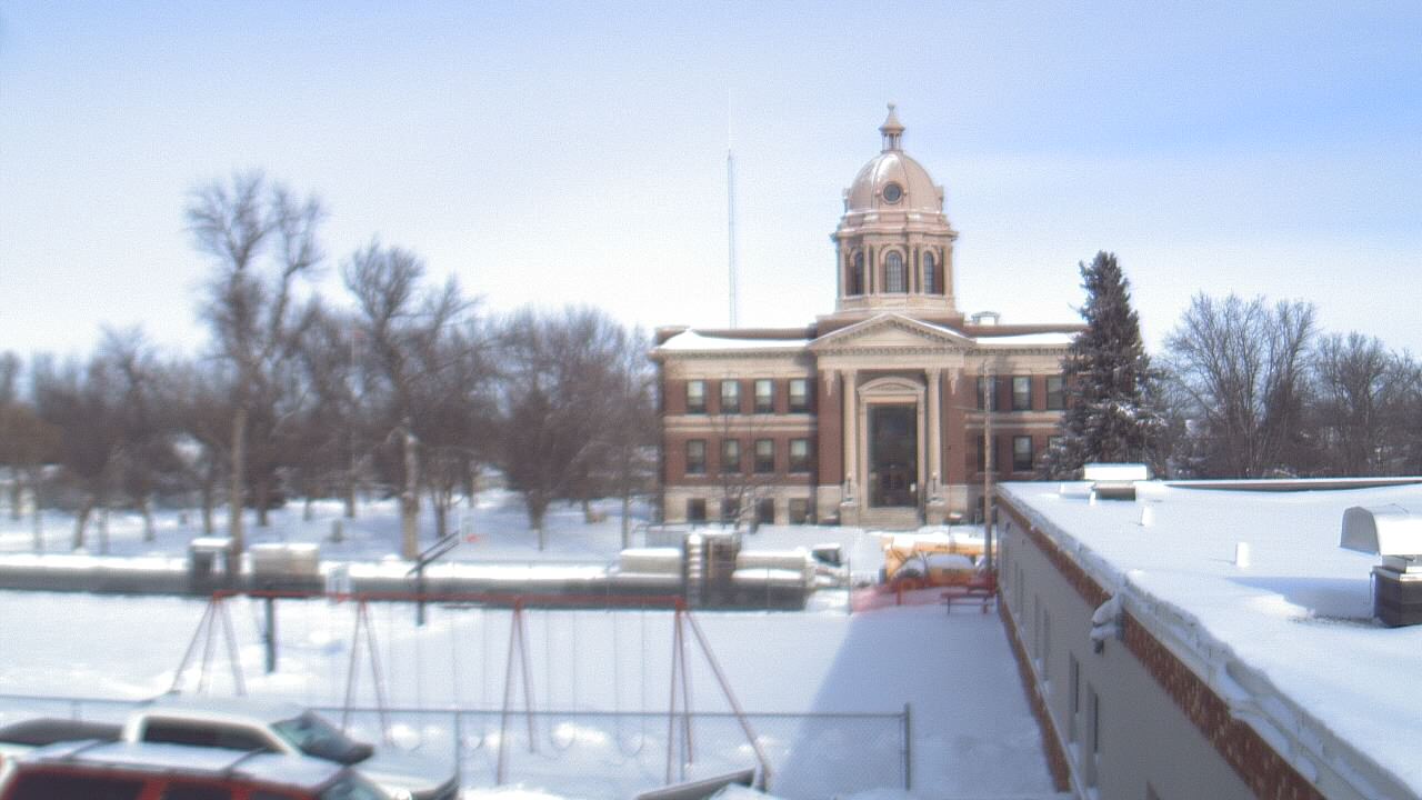 Thumbnail for current weather camera view from Ellendale HS in Ellendale, North Dakota
