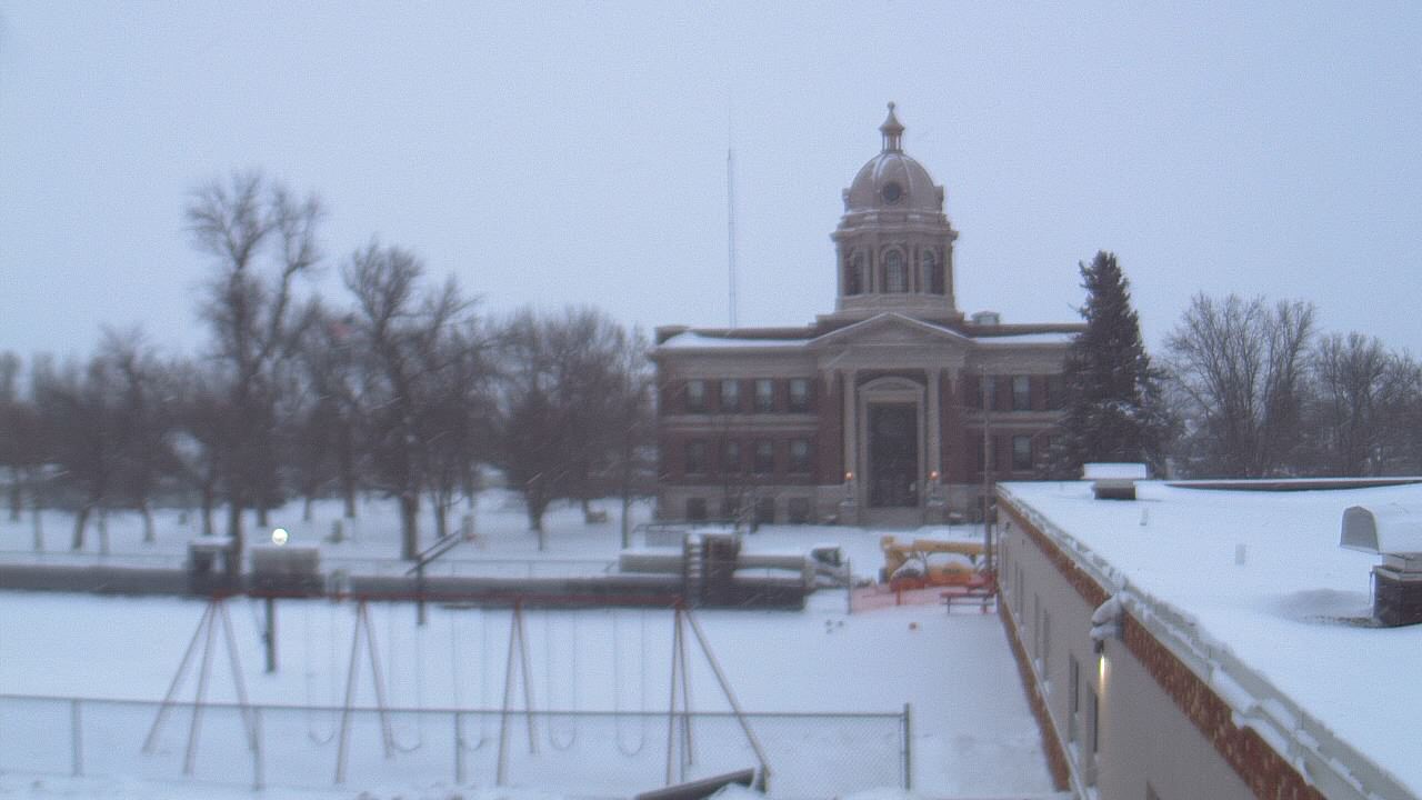 Thumbnail for current weather camera view from Ellendale HS in Ellendale, North Dakota