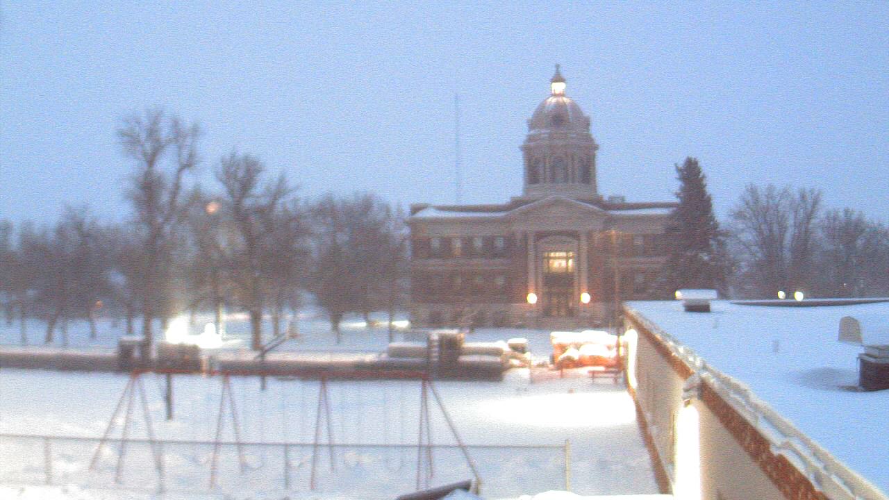Thumbnail for current weather camera view from Ellendale HS in Ellendale, North Dakota