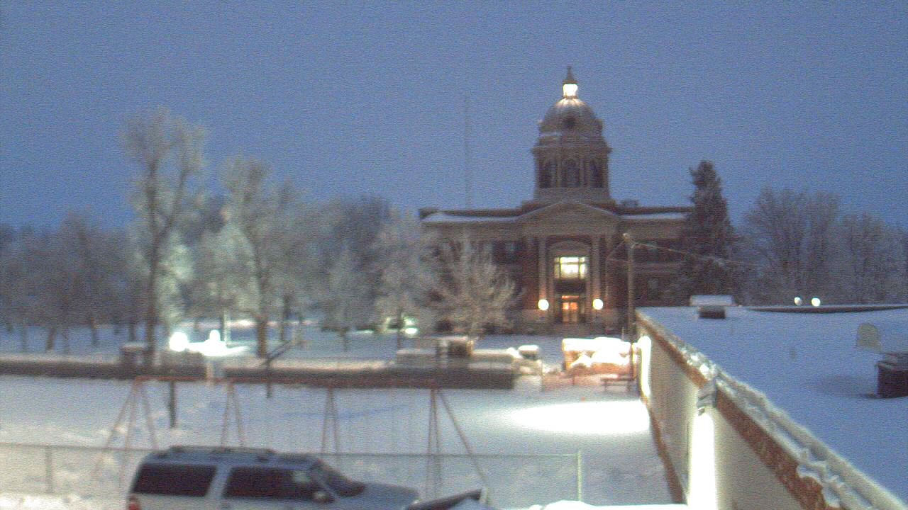 Thumbnail for current weather camera view from Ellendale HS in Ellendale, North Dakota