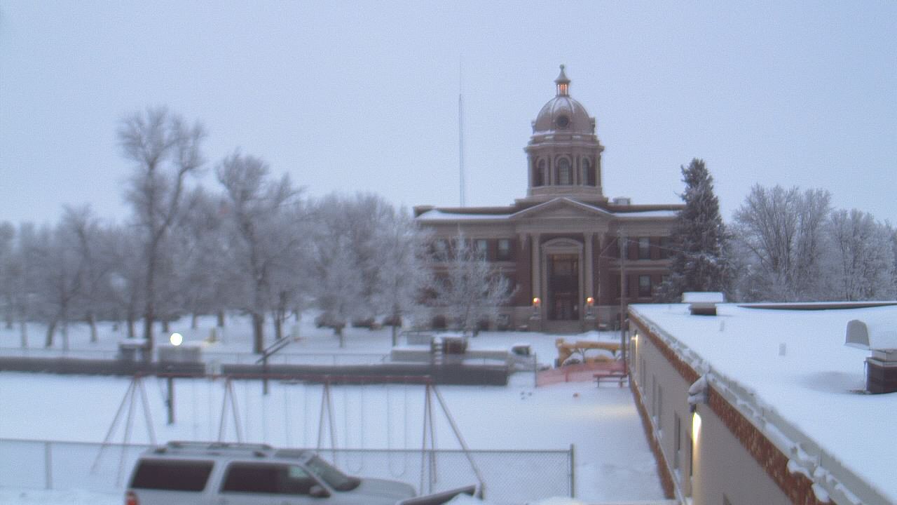 Thumbnail for current weather camera view from Ellendale HS in Ellendale, North Dakota