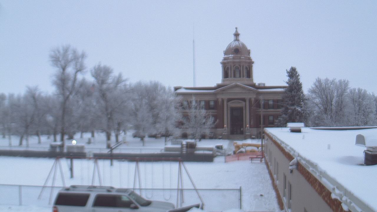 Thumbnail for current weather camera view from Ellendale HS in Ellendale, North Dakota