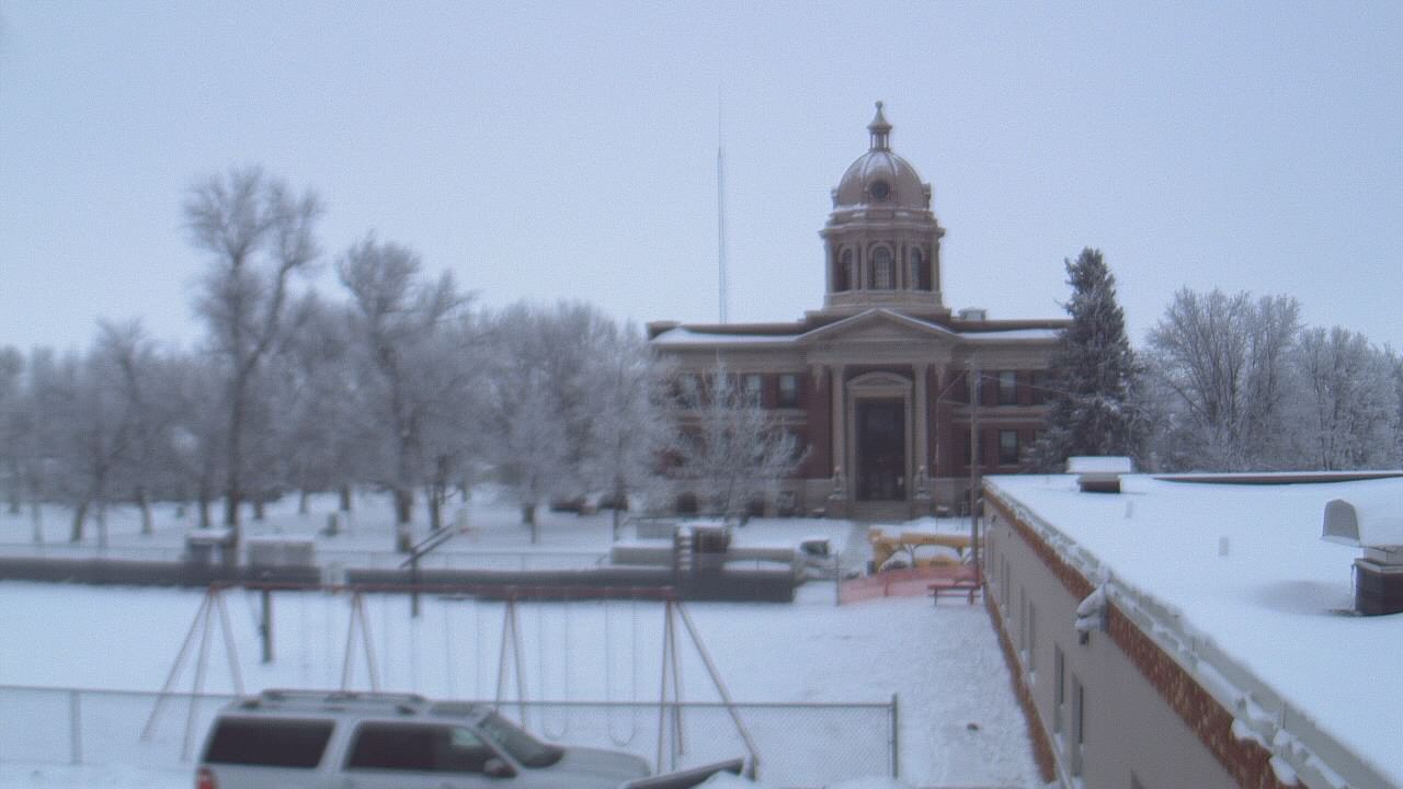 Thumbnail for current weather camera view from Ellendale HS in Ellendale, North Dakota