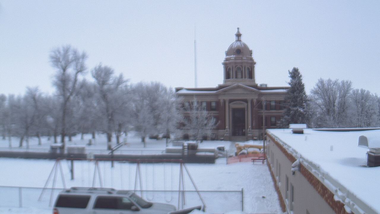 Thumbnail for current weather camera view from Ellendale HS in Ellendale, North Dakota