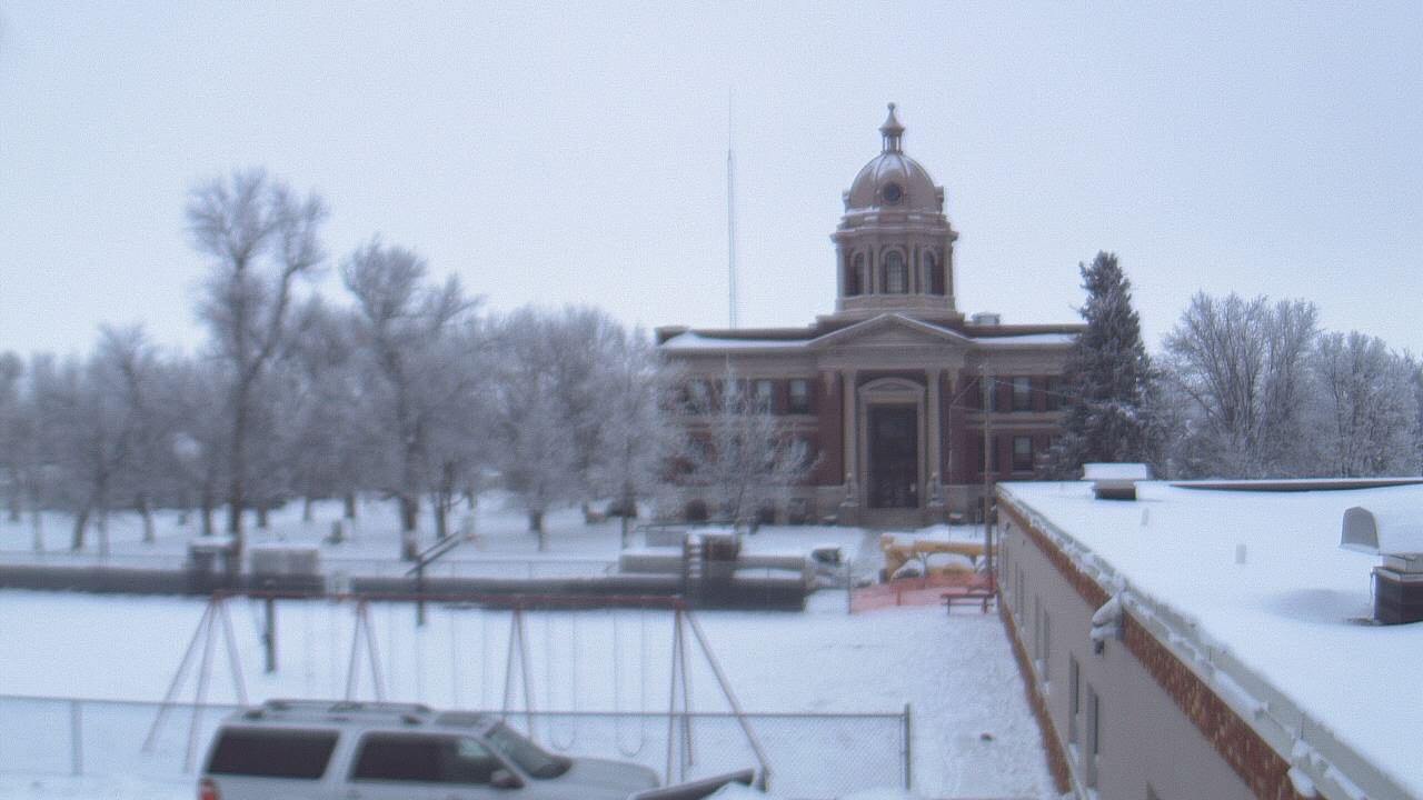 Thumbnail for current weather camera view from Ellendale HS in Ellendale, North Dakota
