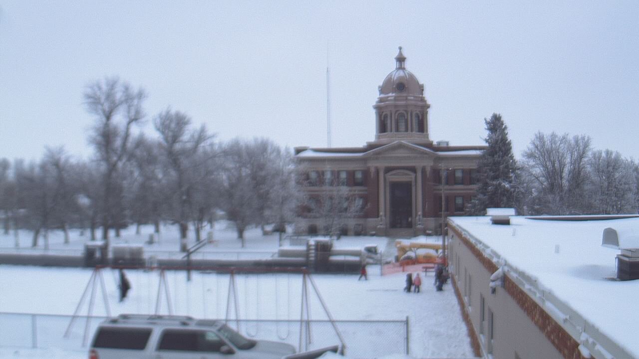 Thumbnail for current weather camera view from Ellendale HS in Ellendale, North Dakota