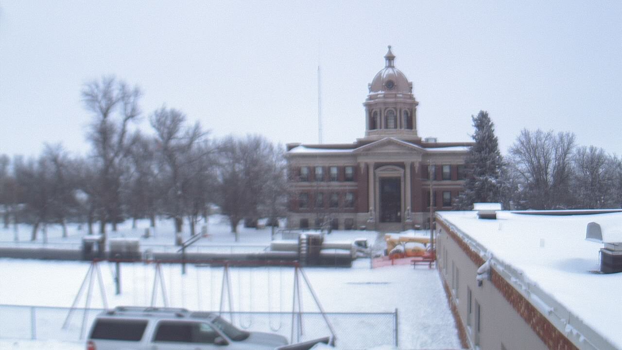 Thumbnail for current weather camera view from Ellendale HS in Ellendale, North Dakota