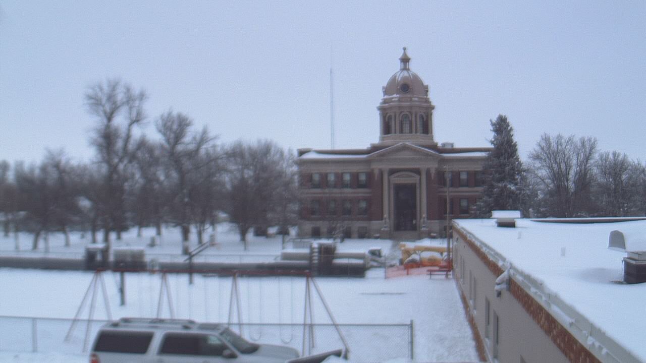 Thumbnail for current weather camera view from Ellendale HS in Ellendale, North Dakota
