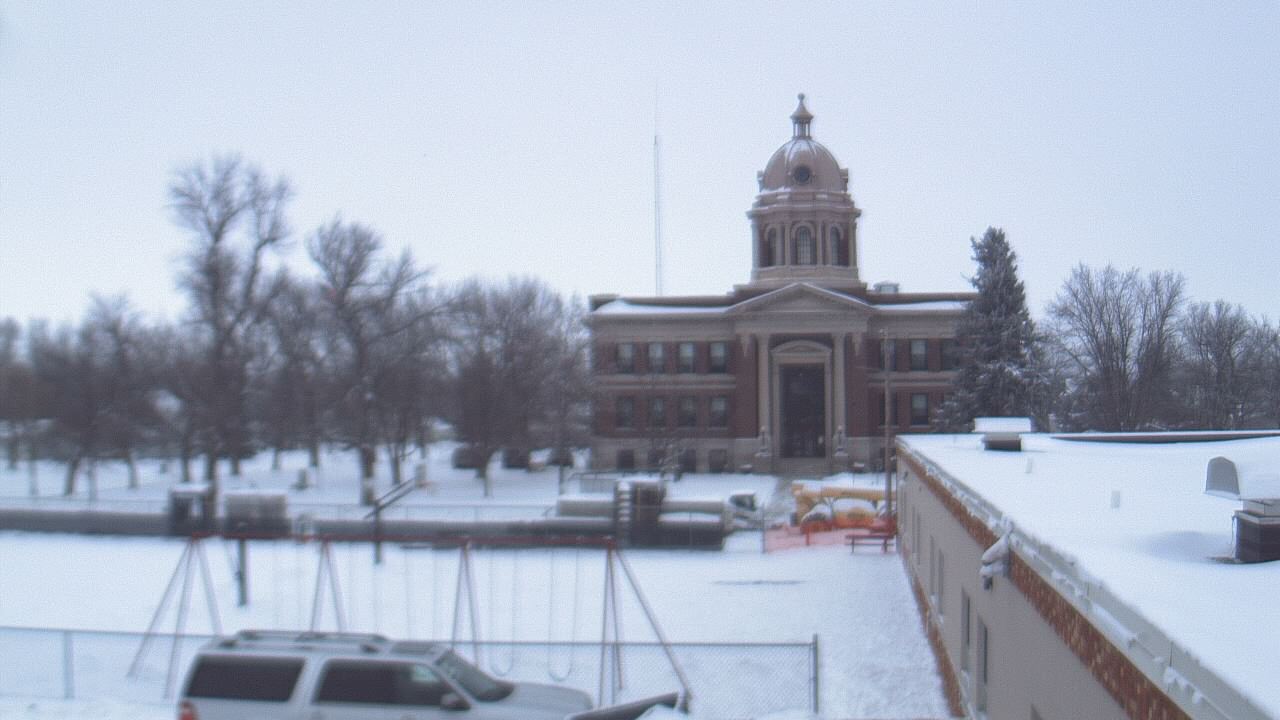 Thumbnail for current weather camera view from Ellendale HS in Ellendale, North Dakota