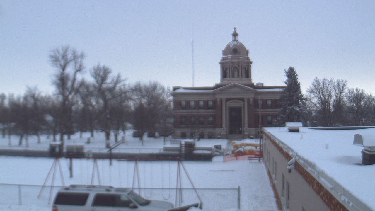 Thumbnail for current weather camera view from Ellendale HS in Ellendale, North Dakota
