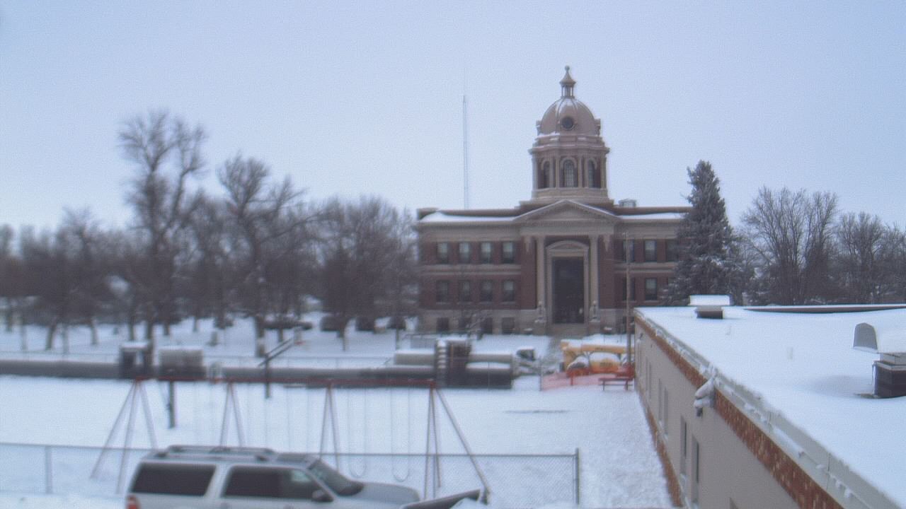 Thumbnail for current weather camera view from Ellendale HS in Ellendale, North Dakota