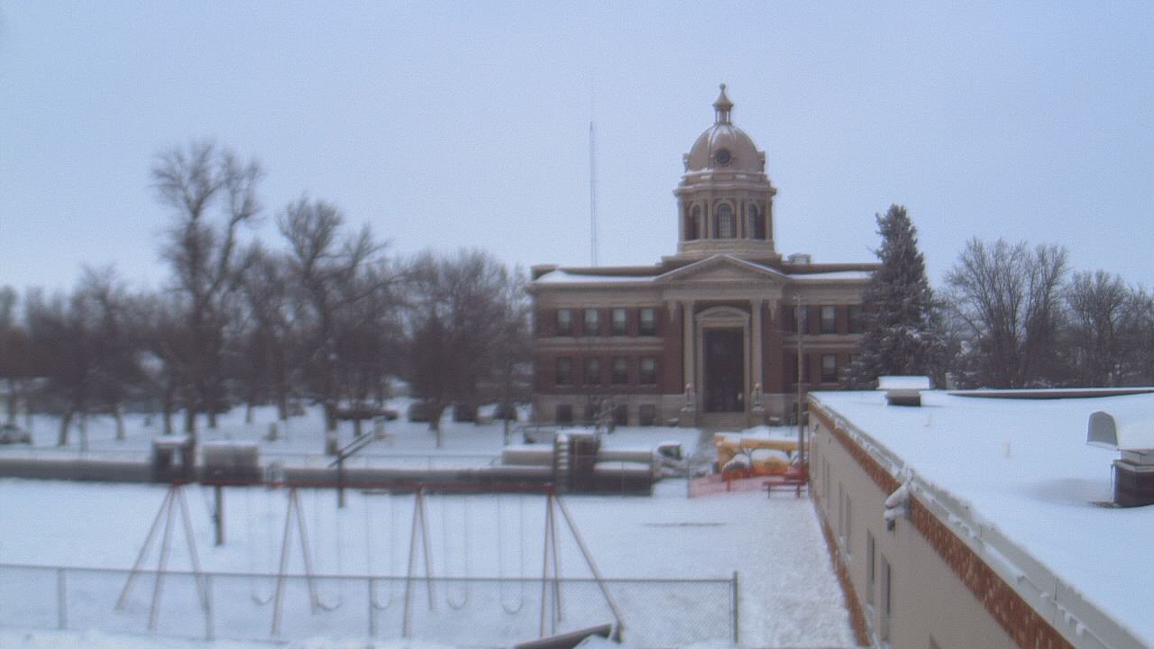 Thumbnail for current weather camera view from Ellendale HS in Ellendale, North Dakota