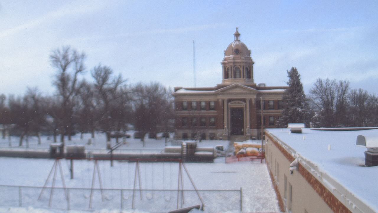 Thumbnail for current weather camera view from Ellendale HS in Ellendale, North Dakota