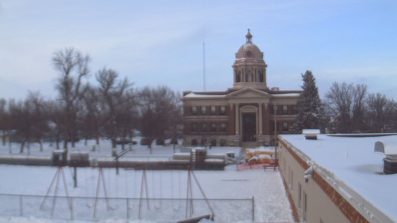 Thumbnail for current weather camera view from Ellendale HS in Ellendale, North Dakota