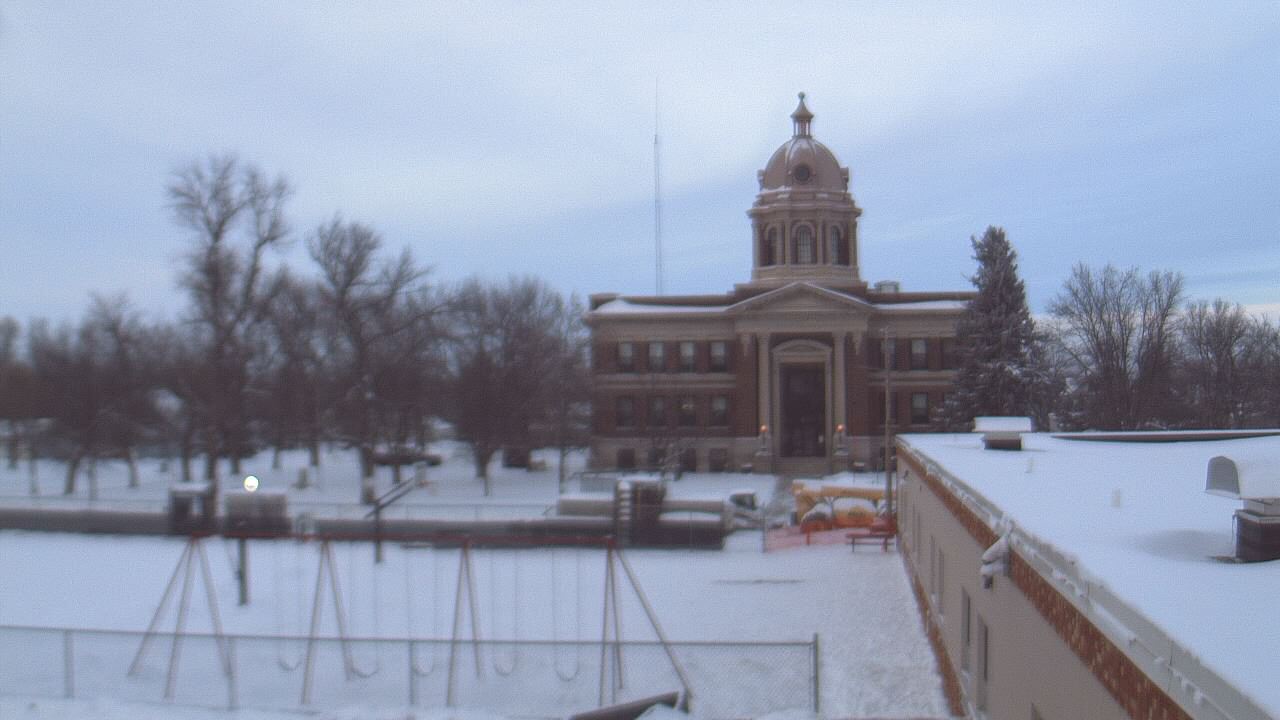 Thumbnail for current weather camera view from Ellendale HS in Ellendale, North Dakota