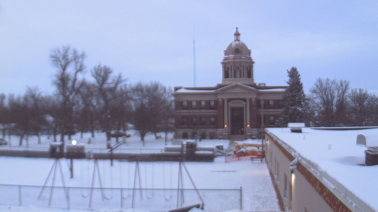 Thumbnail for current weather camera view from Ellendale HS in Ellendale, North Dakota