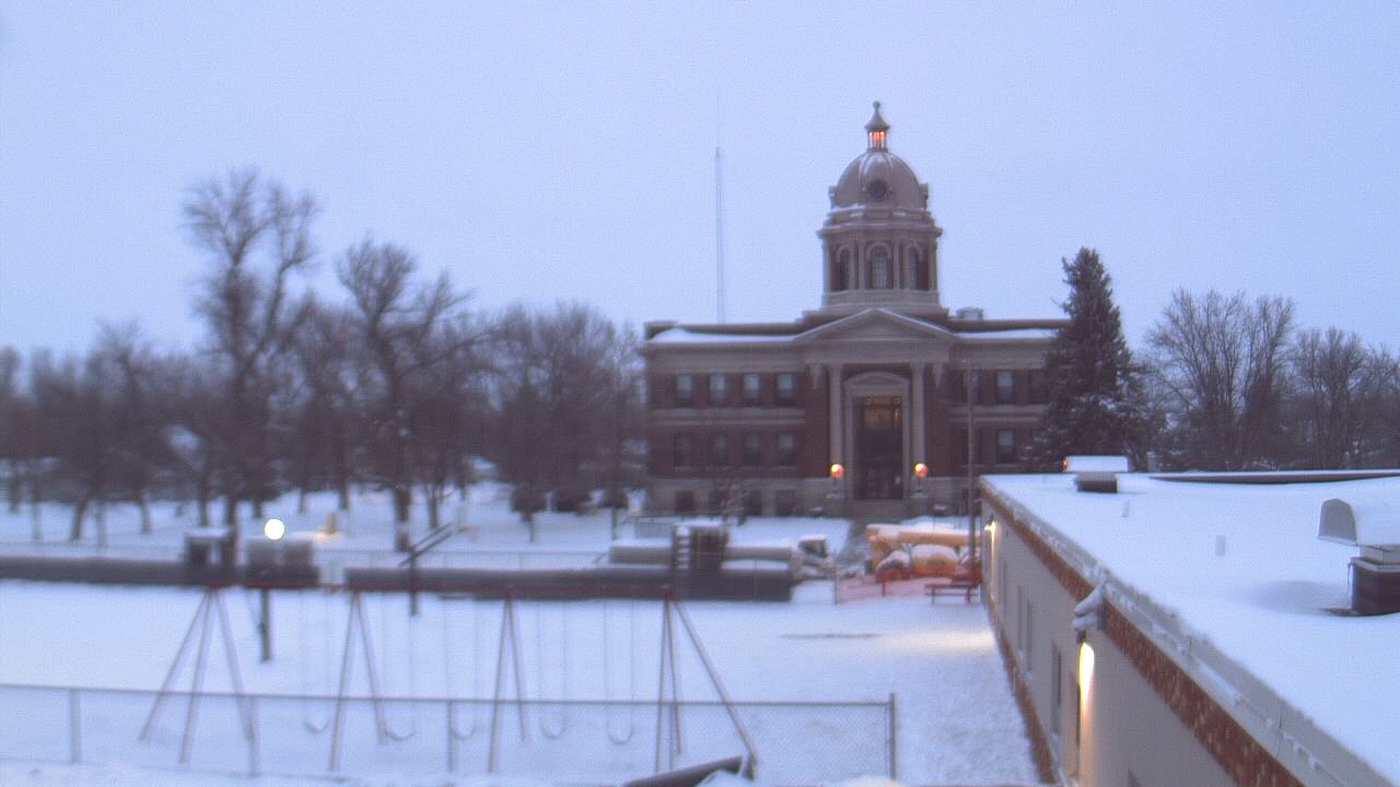 Thumbnail for current weather camera view from Ellendale HS in Ellendale, North Dakota