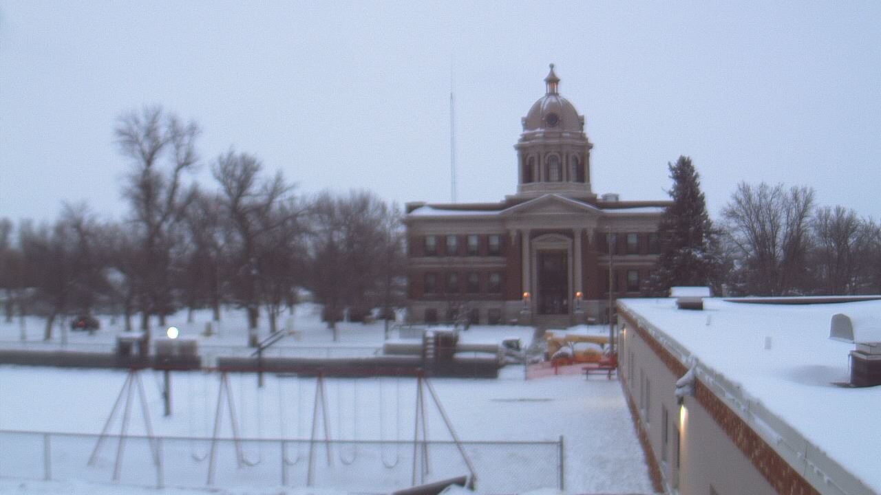 Thumbnail for current weather camera view from Ellendale HS in Ellendale, North Dakota