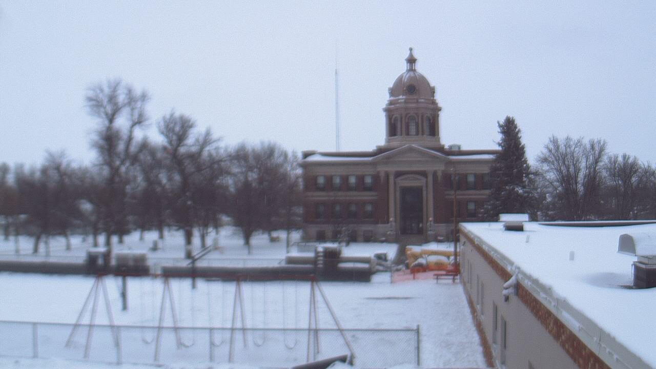 Thumbnail for current weather camera view from Ellendale HS in Ellendale, North Dakota