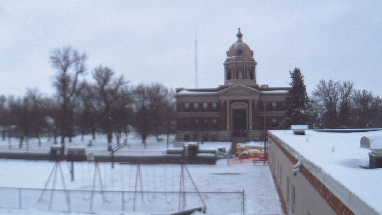 Thumbnail for current weather camera view from Ellendale HS in Ellendale, North Dakota