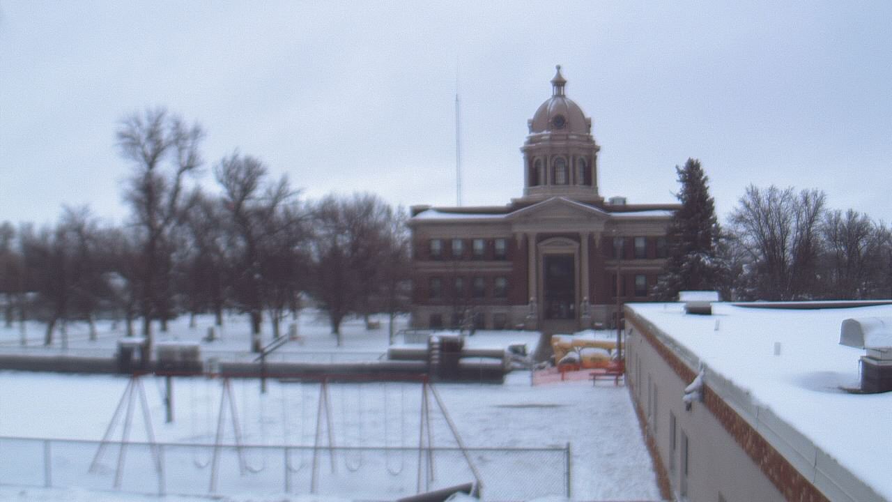 Thumbnail for current weather camera view from Ellendale HS in Ellendale, North Dakota
