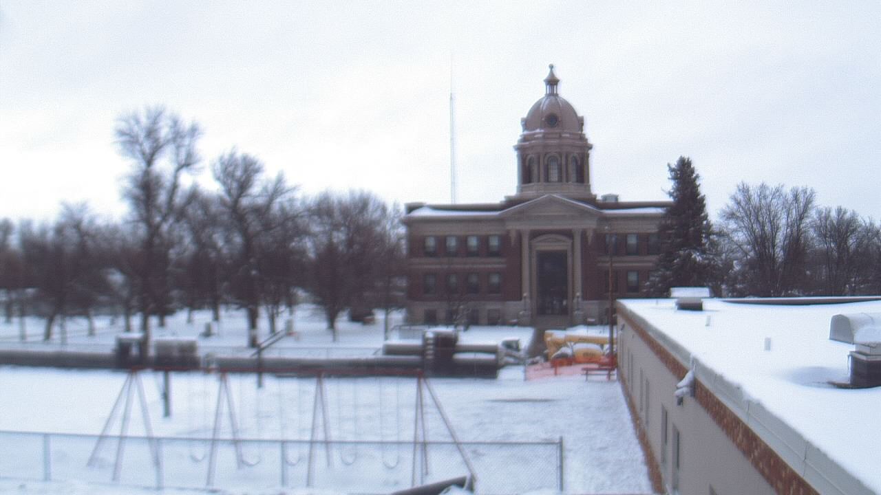 Thumbnail for current weather camera view from Ellendale HS in Ellendale, North Dakota