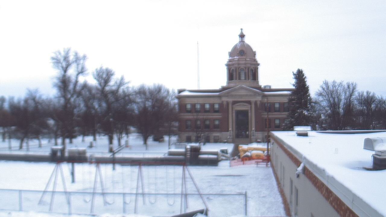 Thumbnail for current weather camera view from Ellendale HS in Ellendale, North Dakota
