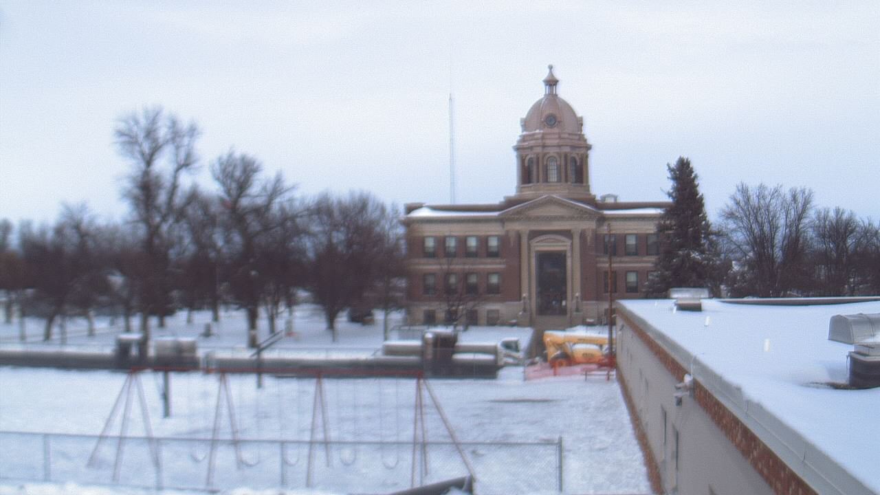 Thumbnail for current weather camera view from Ellendale HS in Ellendale, North Dakota