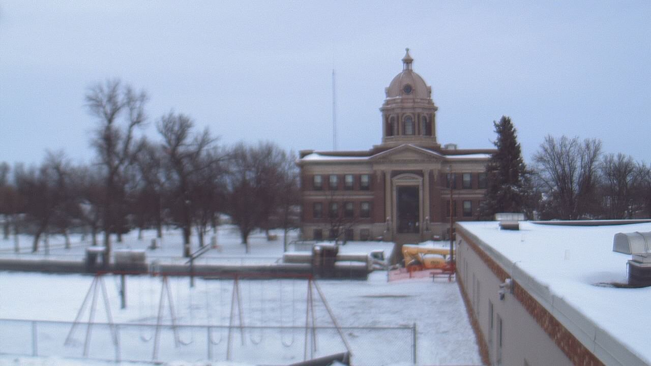 Thumbnail for current weather camera view from Ellendale HS in Ellendale, North Dakota