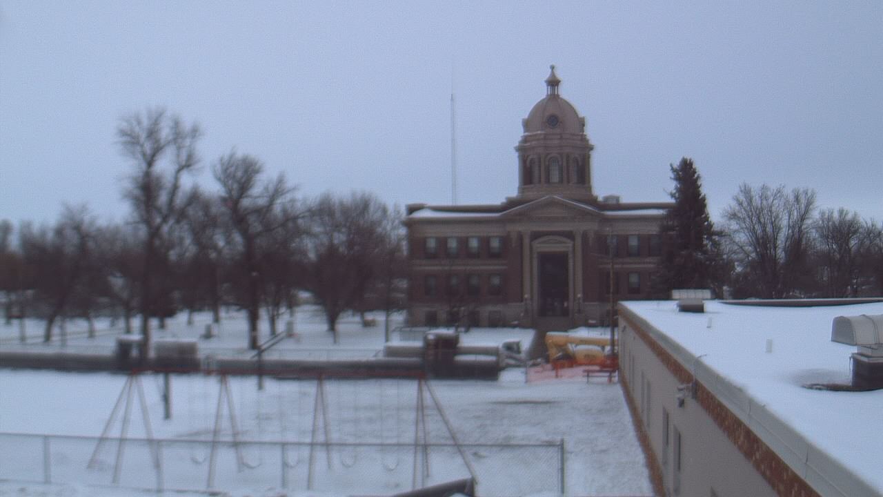 Thumbnail for current weather camera view from Ellendale HS in Ellendale, North Dakota
