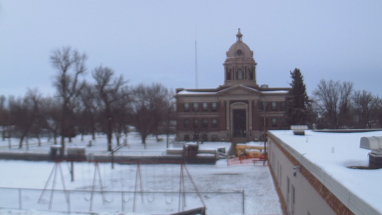 Thumbnail for current weather camera view from Ellendale HS in Ellendale, North Dakota