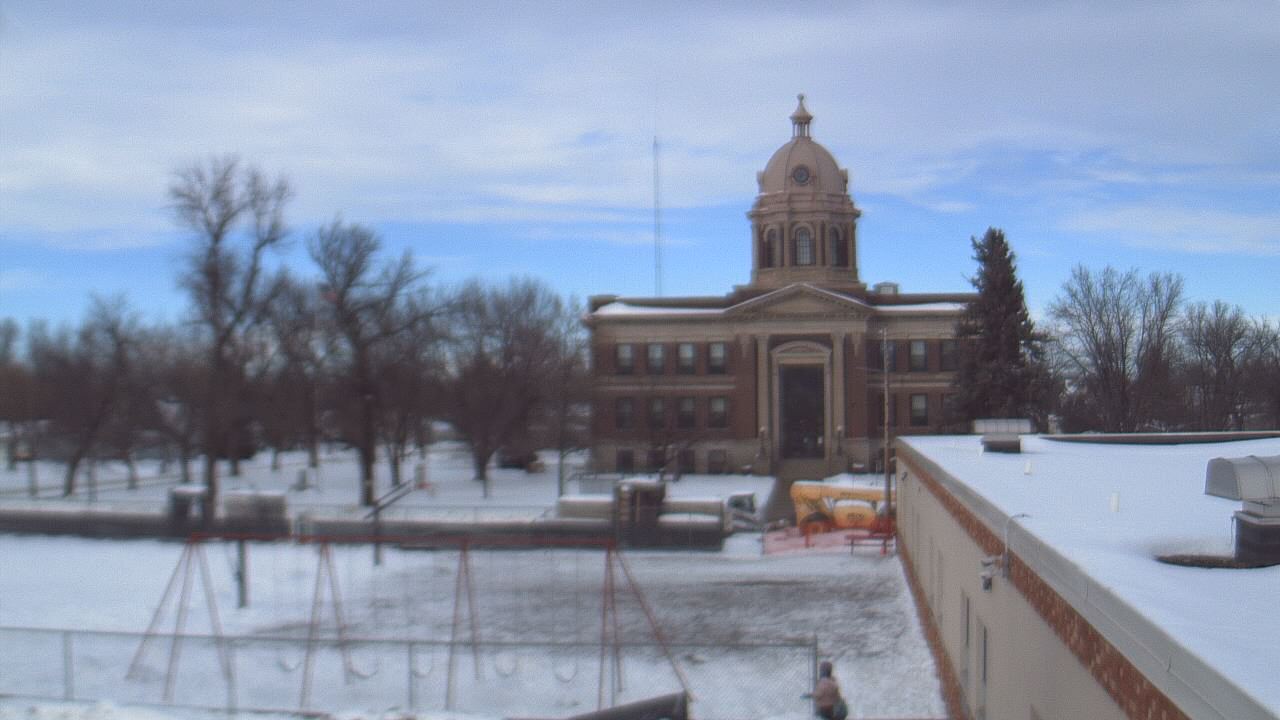 Thumbnail for current weather camera view from Ellendale HS in Ellendale, North Dakota