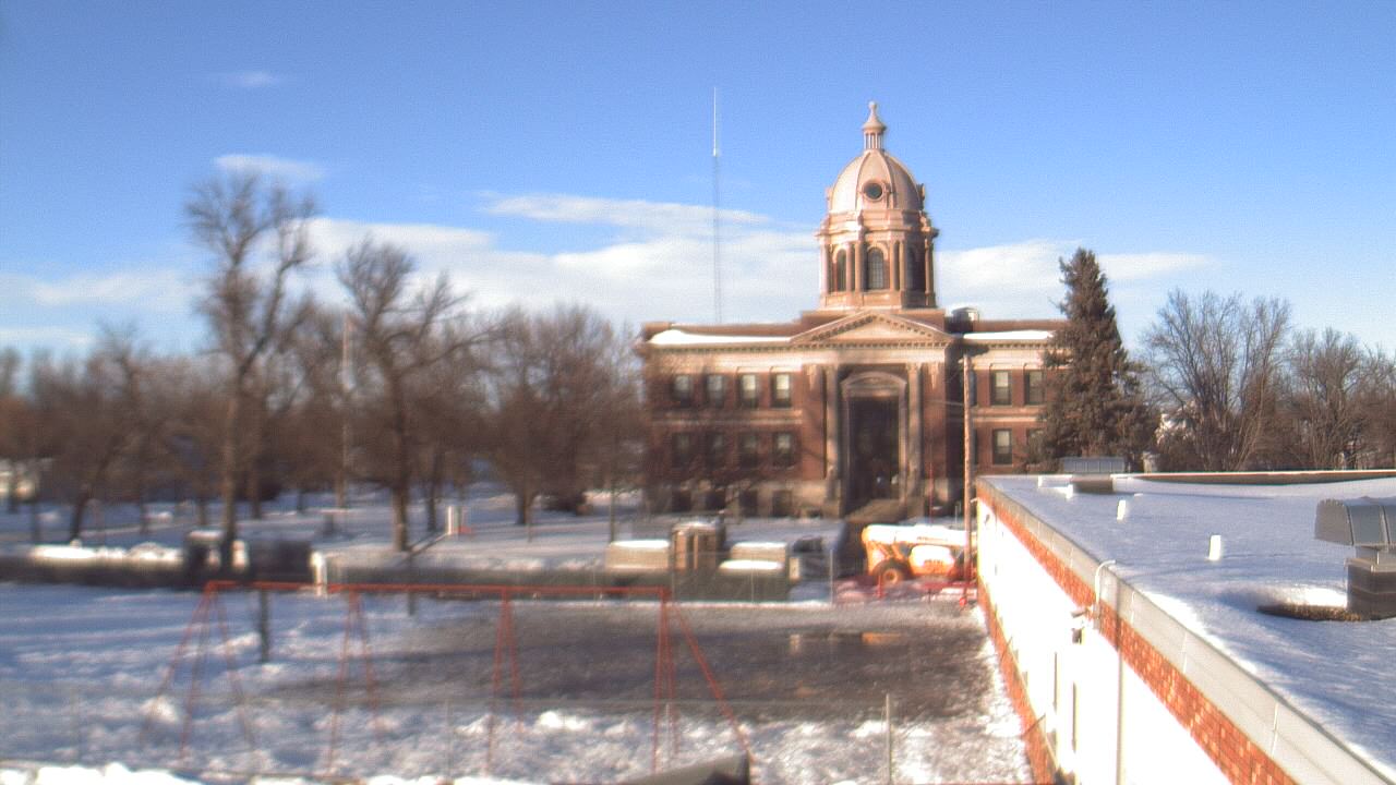 Thumbnail for current weather camera view from Ellendale HS in Ellendale, North Dakota