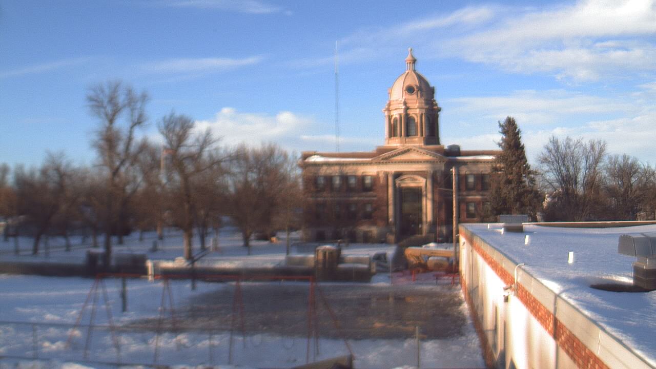 Thumbnail for current weather camera view from Ellendale HS in Ellendale, North Dakota