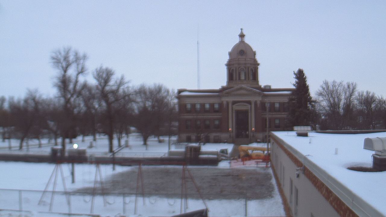 Thumbnail for current weather camera view from Ellendale HS in Ellendale, North Dakota