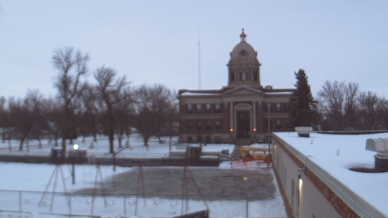 Thumbnail for current weather camera view from Ellendale HS in Ellendale, North Dakota