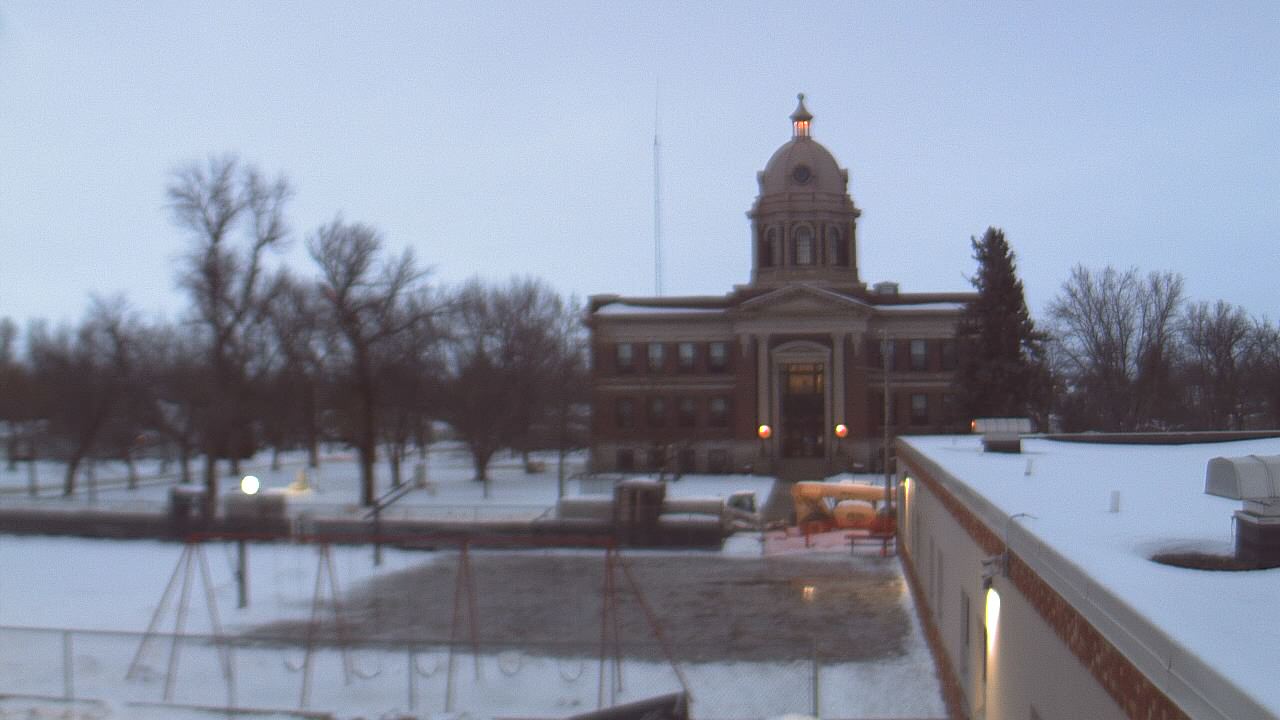 Thumbnail for current weather camera view from Ellendale HS in Ellendale, North Dakota