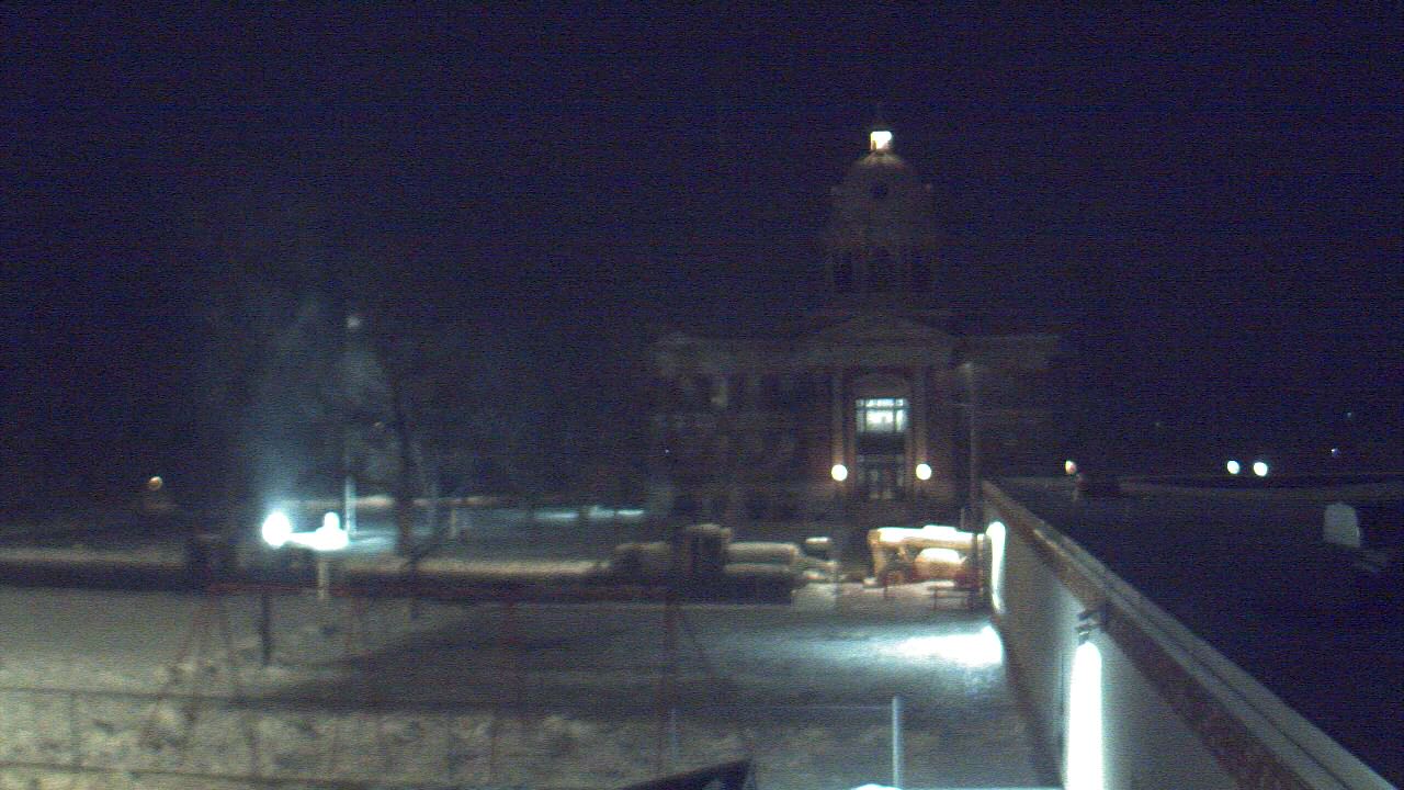 Thumbnail for current weather camera view from Ellendale HS in Ellendale, North Dakota