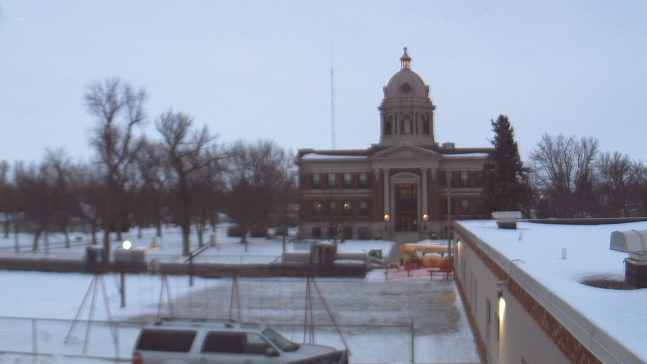 Thumbnail for current weather camera view from Ellendale HS in Ellendale, North Dakota