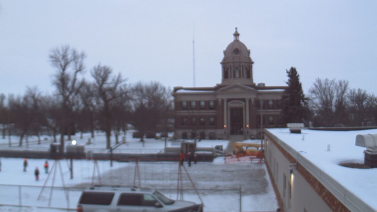 Thumbnail for current weather camera view from Ellendale HS in Ellendale, North Dakota