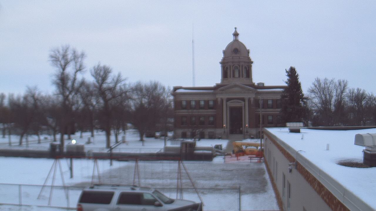 Thumbnail for current weather camera view from Ellendale HS in Ellendale, North Dakota